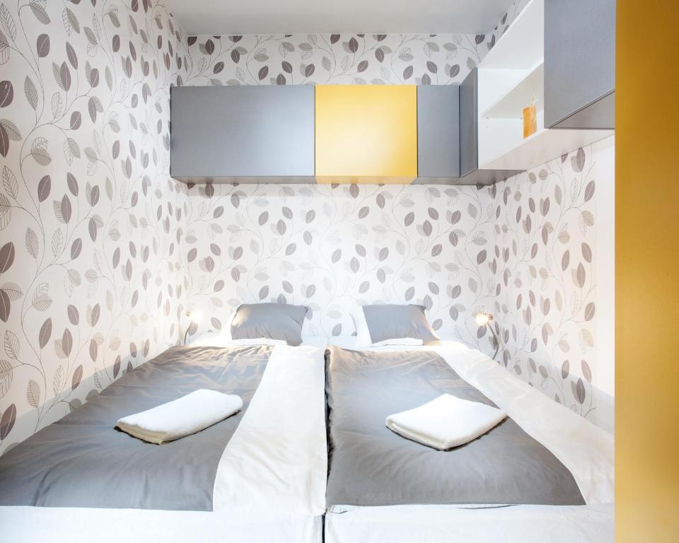Yellow Apartment Deluxe เบอร์โน ห้อง รูปภาพ
