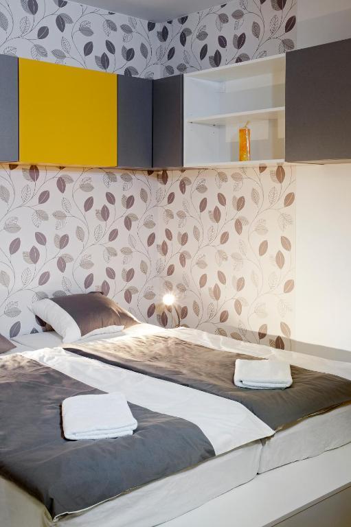 Yellow Apartment Deluxe เบอร์โน ภายนอก รูปภาพ